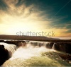 waterfalls_stock-photo-icelandic-dramatic-landscapes-128947907